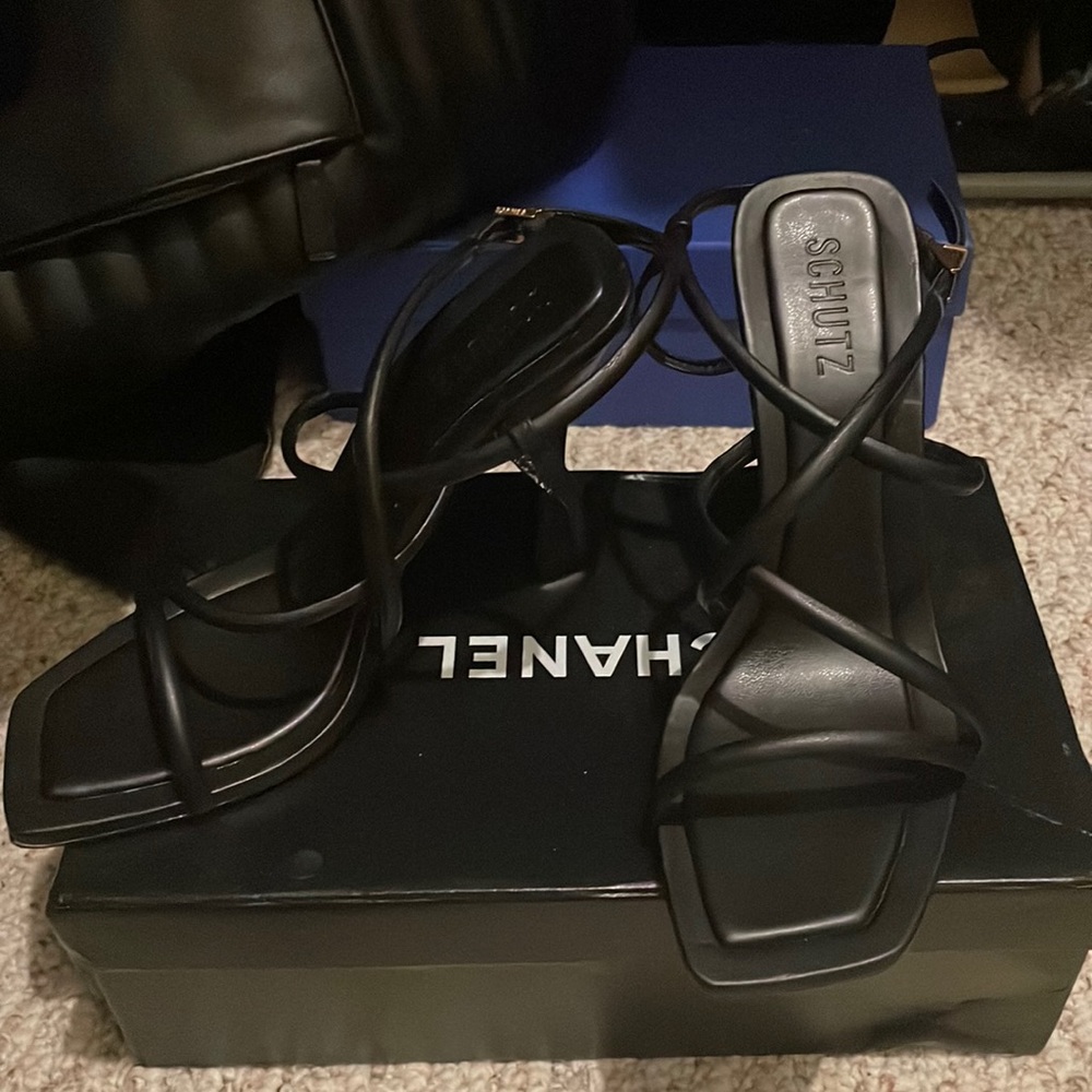 Never worn Schutz Lovi Nappa Leather Sandal in black